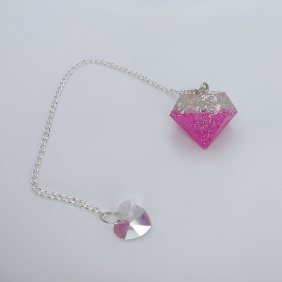 Glittery pink with holographic stars on top handcrafted dowsing pendulum - Picture 2 of 13